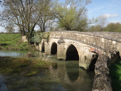 P2018DSC09739	Duddington bridge over the Welland.