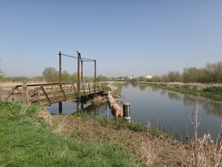 P2018DSC09979	A footbridge over the Nene near Irchester.