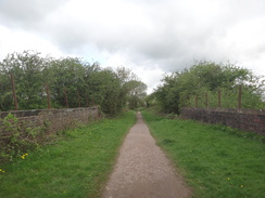 P2018DSC00104	Following the old railway south towards Kelmarsh.