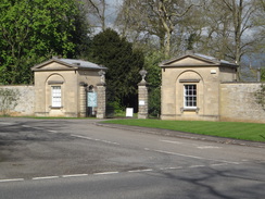 P2018DSC00110	A gateway leading to Kelmarsh Hall.