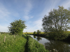 P2018DSC00422	Following the canal northwards.