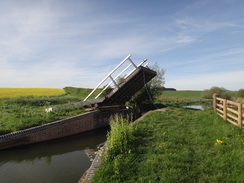 P2018DSC00427	Bridge 193 (Chisnell Lift Bridge) over the canal.