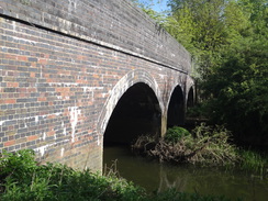 P2018DSC00453	The bridge carryign the old Banbury and Cheltenham Raiway over the Cherwell.