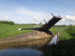 P2018DSC00455	Bridge 182 (Denham Bridge).