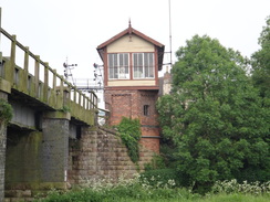 P2018DSC01020	Wansford station signal box.