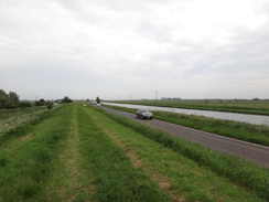 P2018DSC01211	Following the Nene Way east towards Dog-in-a-Doublet.