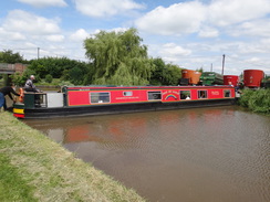 P2018DSC01618	 narrowboat stuck in a winding hole at Crow's Nest Bridge.