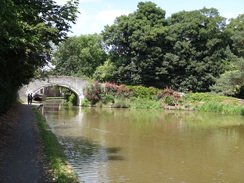 P2018DSC01641	A bridge over the canal in Christleton.