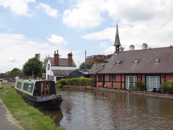 P2018DSC01655	Canalside in Boughton.