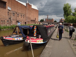 P2018DSC01668	Narrowboats moored in Chester.