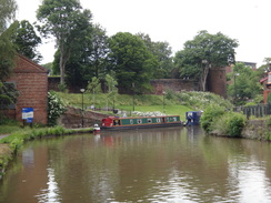 P2018DSC01670	The canal and Chester City Walls.