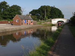 P2018DSC01711	The canal by Nantwich Marina.