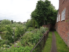 P2018DSC02067	The path past houses in Shrewsbury.