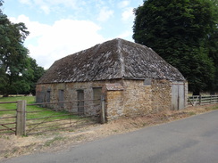 P2018DSC02494	A barn in Ashby St Ledgers.