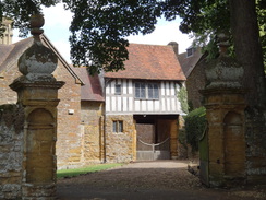 P2018DSC02495	A building near the church in Ashby St Ledgers.