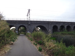 P2018DSC02580	A railway bridge over the Nene.