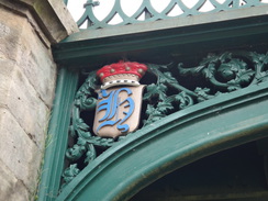 P2018DSC02734	A crest on Pulpit Bridge.