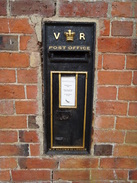 P2018DSC02846	A post box in Winwick.