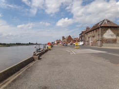 P2018DSC03042	Looking north along King's Lynn waterfront.