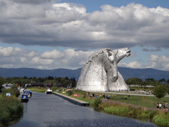 P2018DSC03107	A first view of the Kelpies.