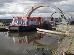 P2018DSC03212	A boat leaving the Falkirk Wheel.