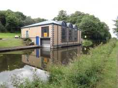 P2018DSC03563	A canalside building in Batnaskin.