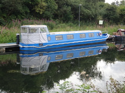 P2018DSC03660	A moored boat at Auchinstarry.