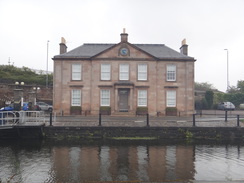 P2018DSC03809	A canalside building at Spiers Wharf.