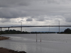 P2018DSC04217	Looking upstream from Bowling Basin towards the Erskine Bridge.