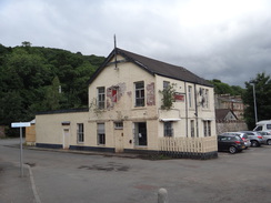 P2018DSC04243	A disused pub by Bowling station.