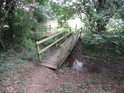 P2018DSC04393	A footbridge over a stream to the north of Epwell.