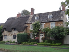 P2018DSC04675	Houses in Honington.