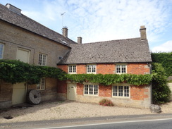 P2018DSC05046	A house to the south of Bledington.