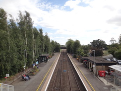 P2018DSC05051	Kingham station.