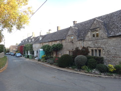 P2018DSC05077	Houses by Bledington church.