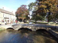 P2018DSC05126	A bridge in Bourton-on-the-Water.