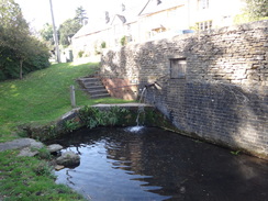 P2018DSC05177	A spring in Longborough