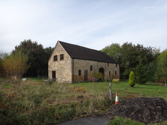 P2018DSC05359	A barn near the A44 on FIsh Hill.