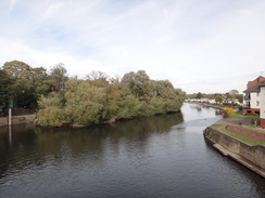 P2018DSC05448	The Avon viewed from Workman Bridge in Evesham.