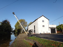 P2018DSC05595	A crane near Red Bull Lock No 43.