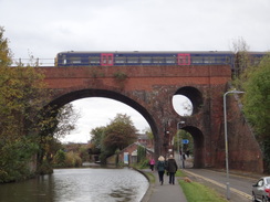 P2018DSC06251	A bridge over the canal in Worcester.