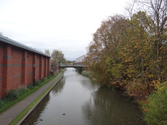 P2018DSC06260	The Worcester and Birmingham Canal in the centre of Worcester.