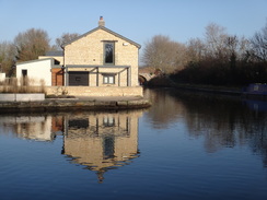 P2018DSC06353	A house at Marsworth Junction.