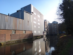 P2018DSC06380	A canalside factory at Tring.