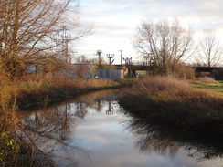 P2018DSC06659	Approaching the rail bridge over the river to the south of the maltings.