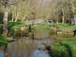 P2018DSC06692	A bridge based on Cambridge's Mathematical Bridge near Pipps Ford.