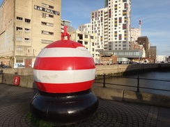 P2018DSC06790	A bouy beside the river.