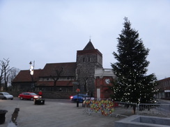 P2019DSC07460	Rainham church and war memorial.