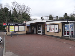 P2019DSC07552	Purfleet station.