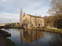 P2019DSC08221	The canal between Crossflats and Riddlesden.